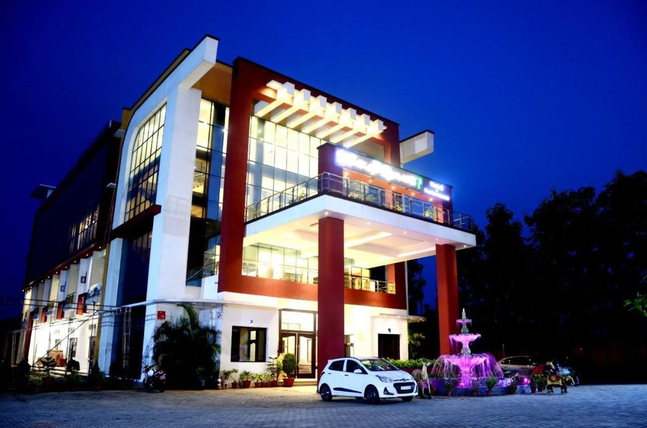 Taraji Resort Ayodhya Exteriör bild